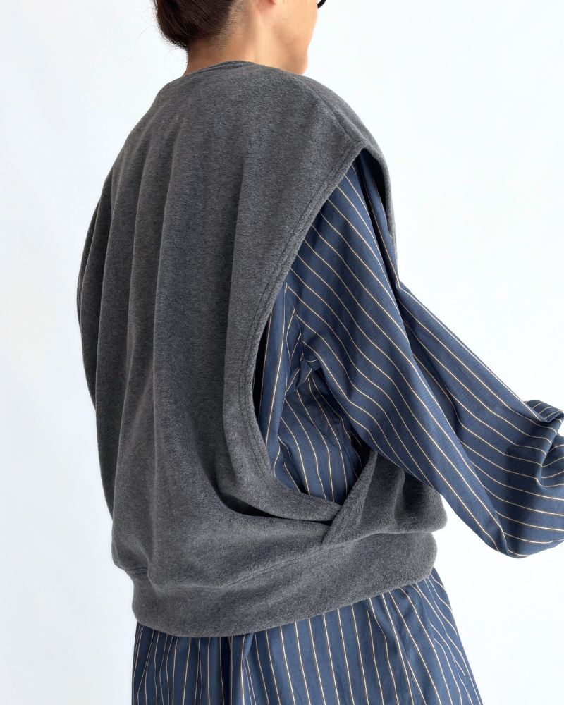 Utility Fleece Wide Vest in Gray