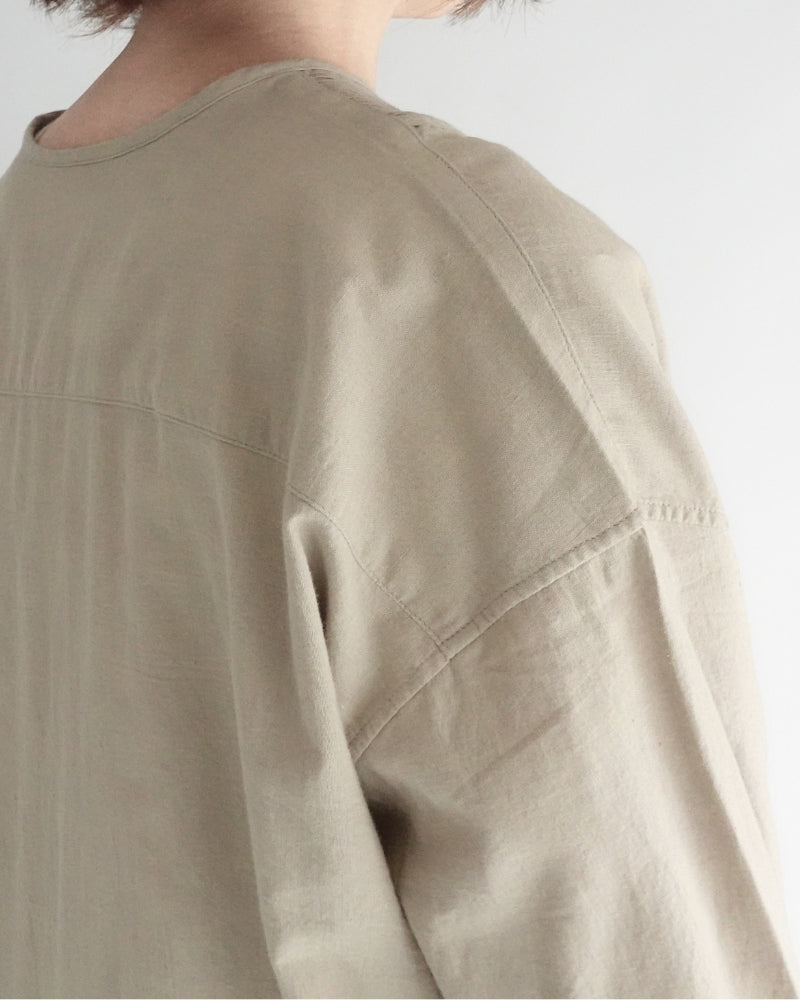 CREW-NECK BOSOM LONG SHIRT WITH MINI PINTUCK in Beige
