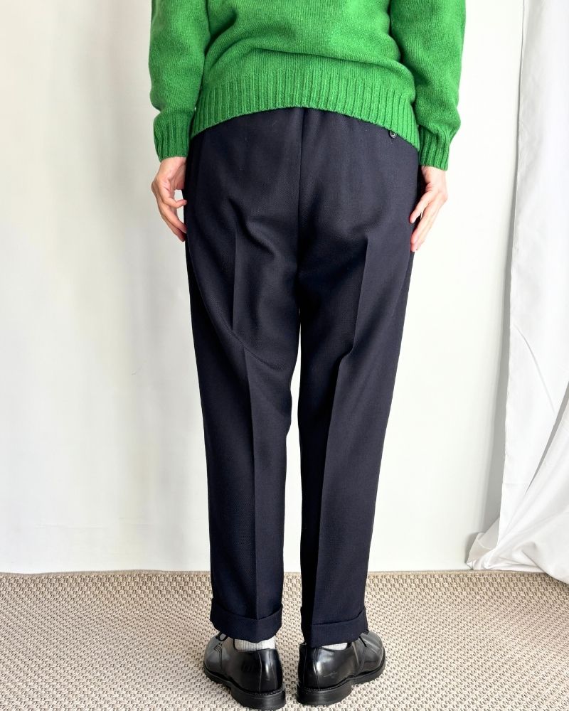 ROBIN-WO Center Pleated Tapered Pants in Navy