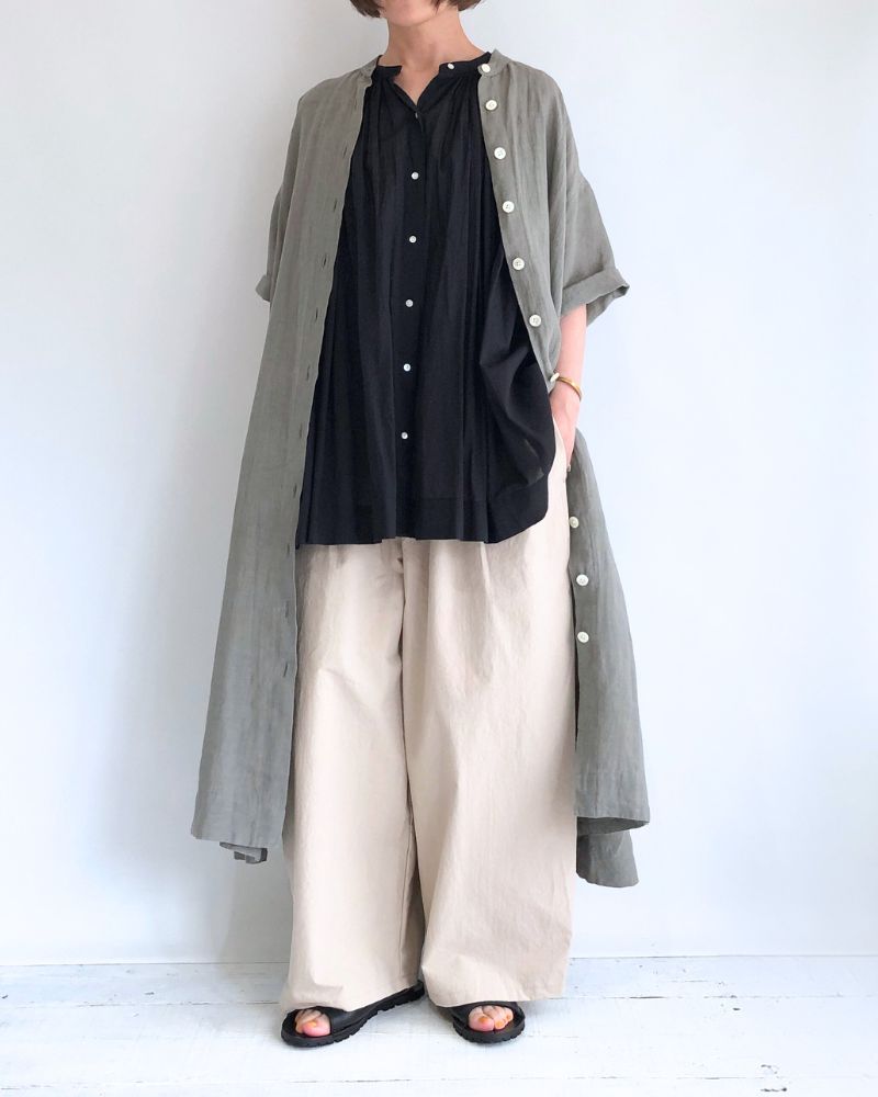 Sleeveless Gathered Blouse in Short