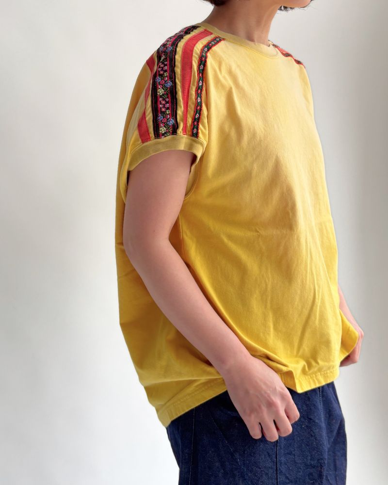 Vintage-style Tyrolean Tape Sleeveless T-shirt in Yellow
