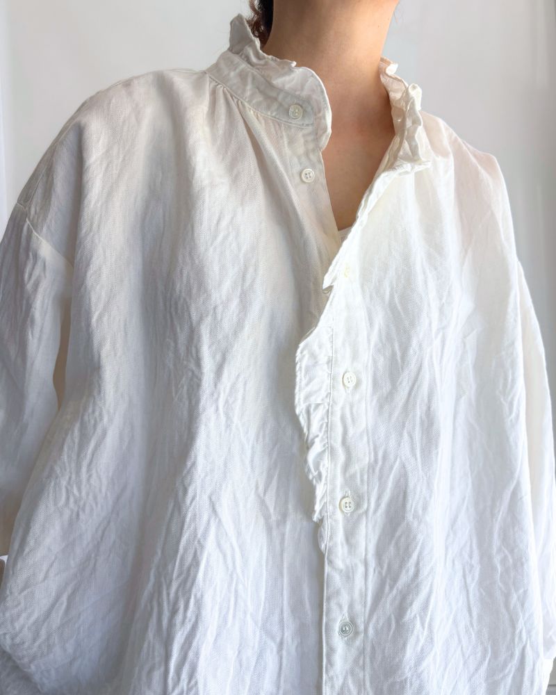 Denim ruffle blouse in WhiteDenim