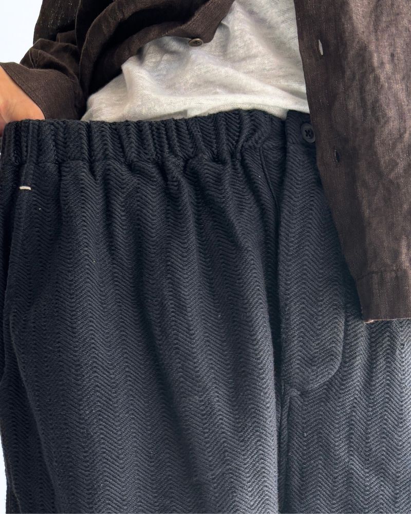TEORI Cotton Herringbone Easy Tapered Pants in Black