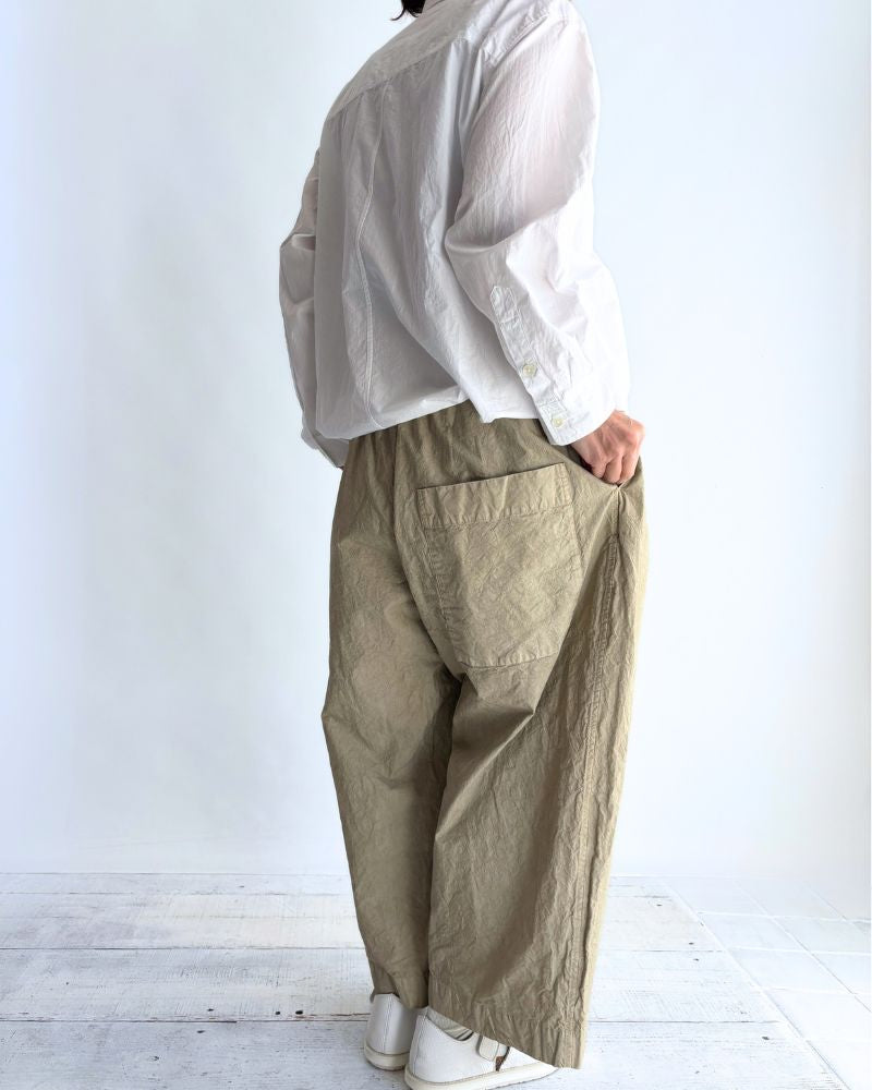 Garment dyed pants in Beige