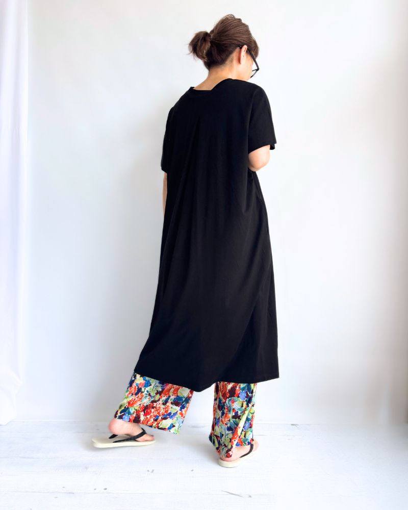 Crew Neck Tuck Dress in Black