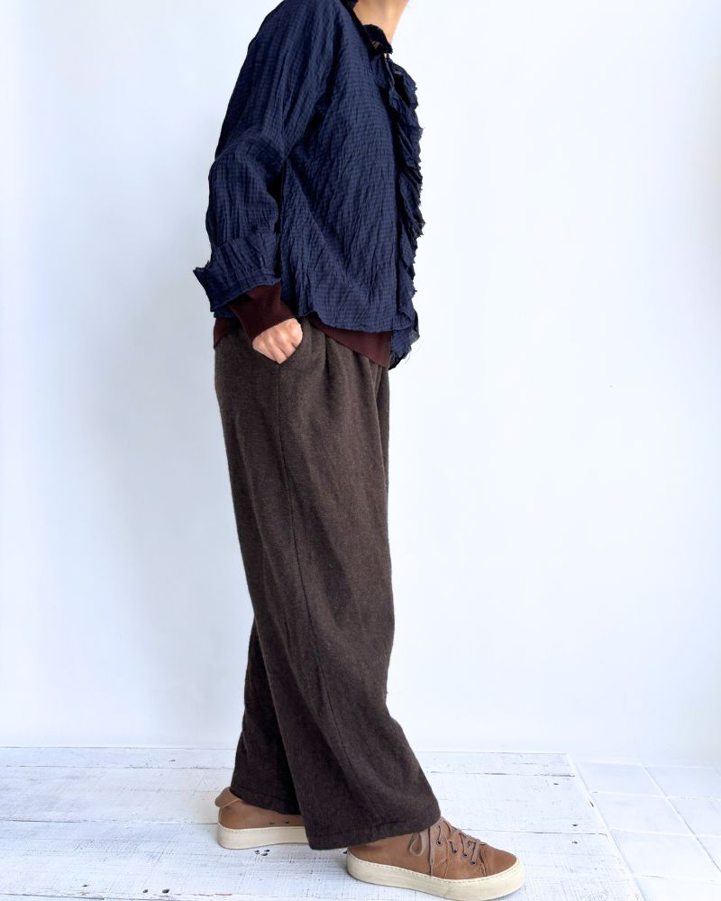 Wool tuck pants in Brown