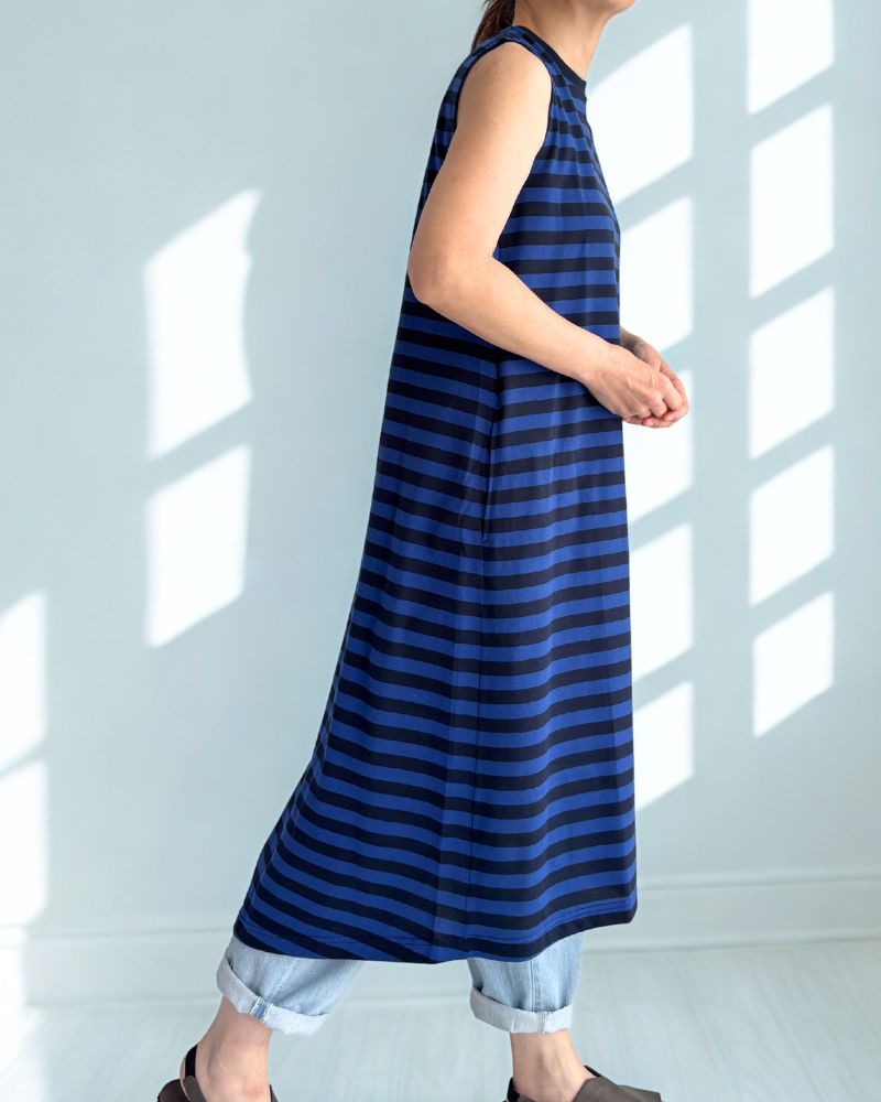 Sleeveless dress in Blue/Navy