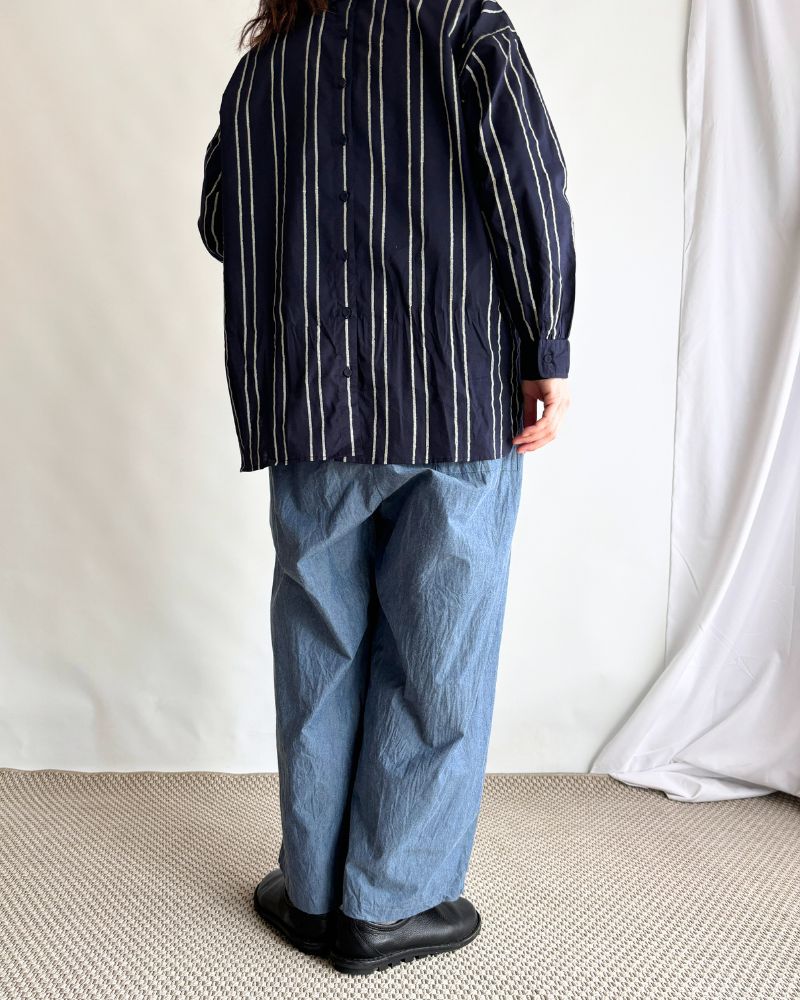 Volume tuck pants in Indigo