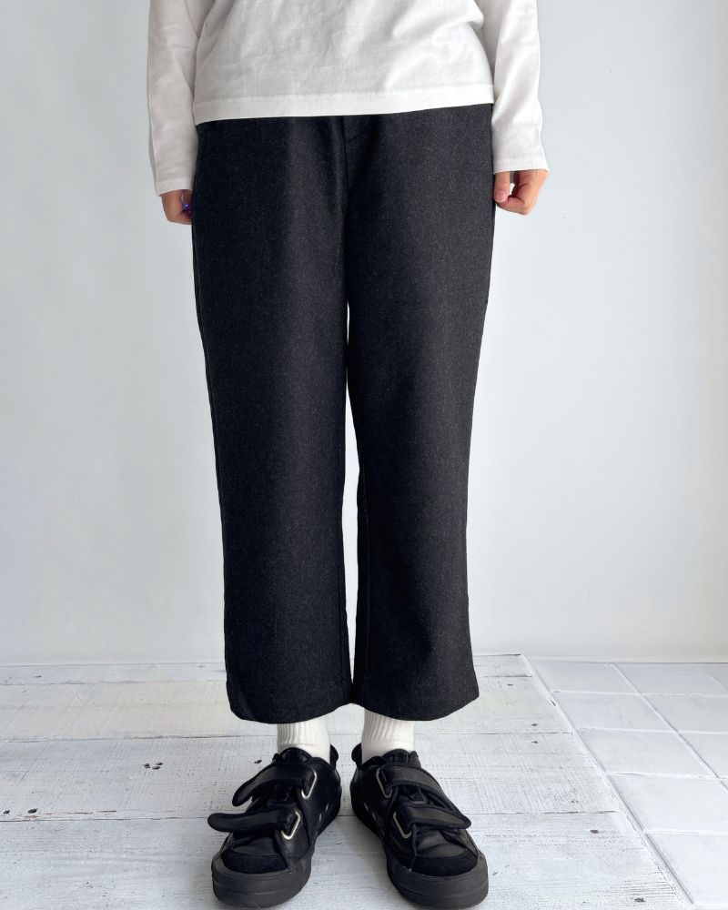 WOOL FLANNEL EASY TAPERED PANTS in Charcoal