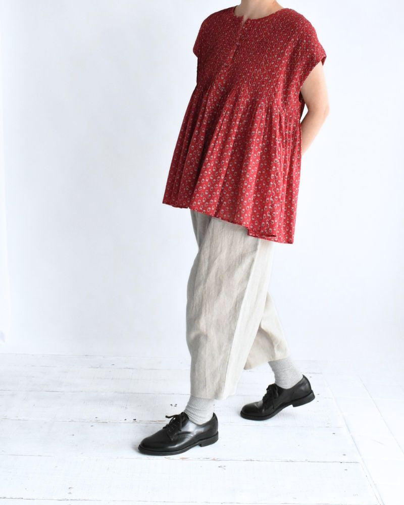 Crew-neck Button French Sleeve Shirt with Pintuck in Red