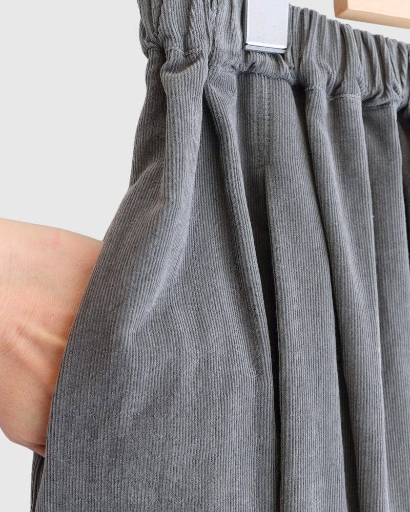 Easy Tuck Skirt (Corduroy) in Gray