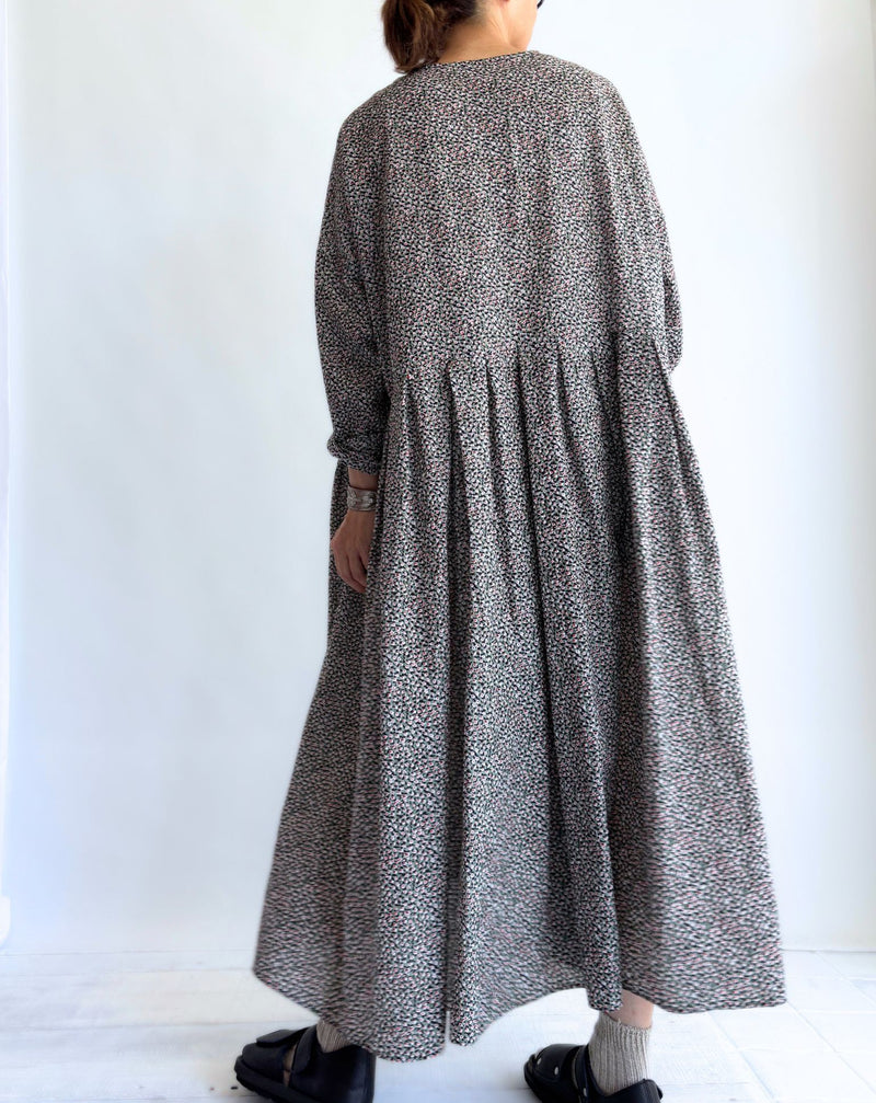 Small Flower Tuck Dress in BlackFlower