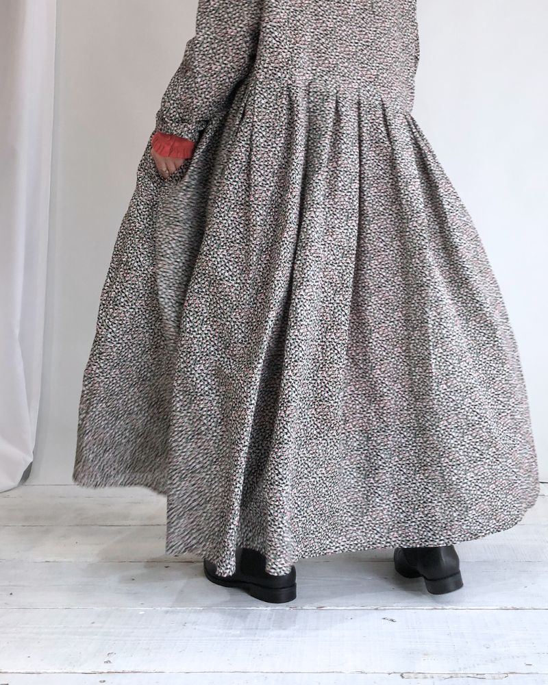 Small Flower Tuck Dress in BlackFlower