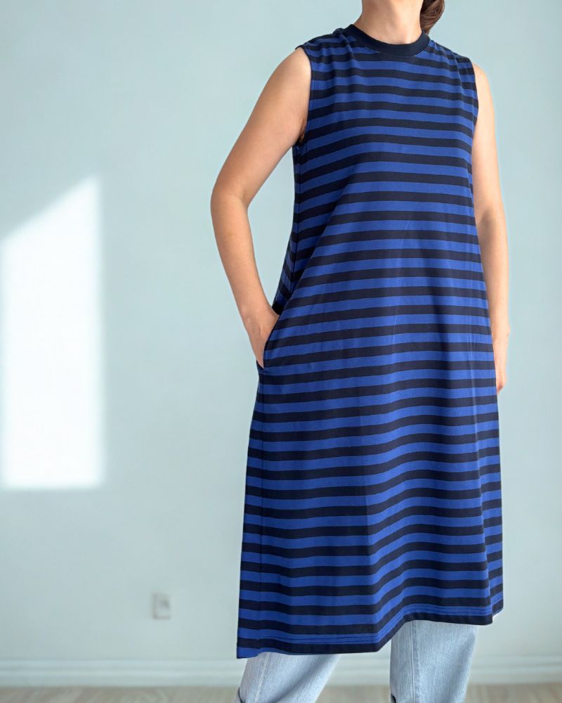 Sleeveless dress in Blue/Navy