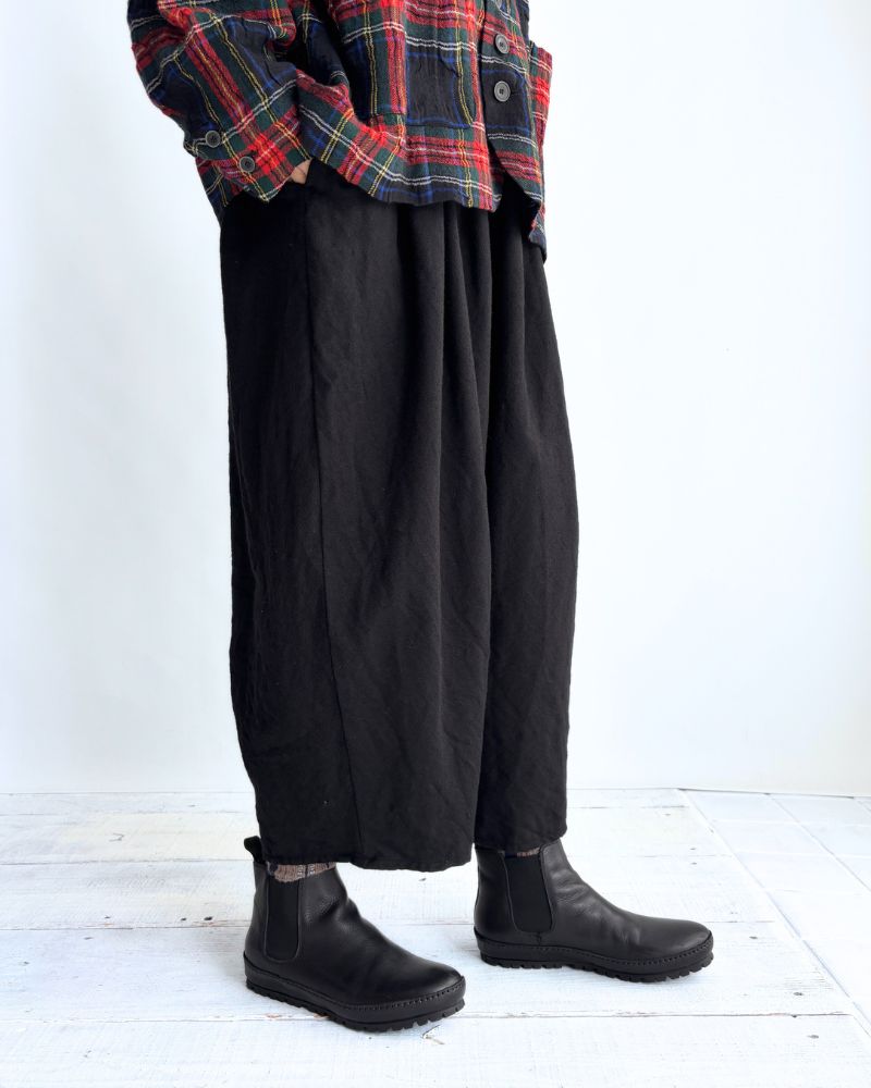 CAMILLE WOOL TUCK PANTS in Black