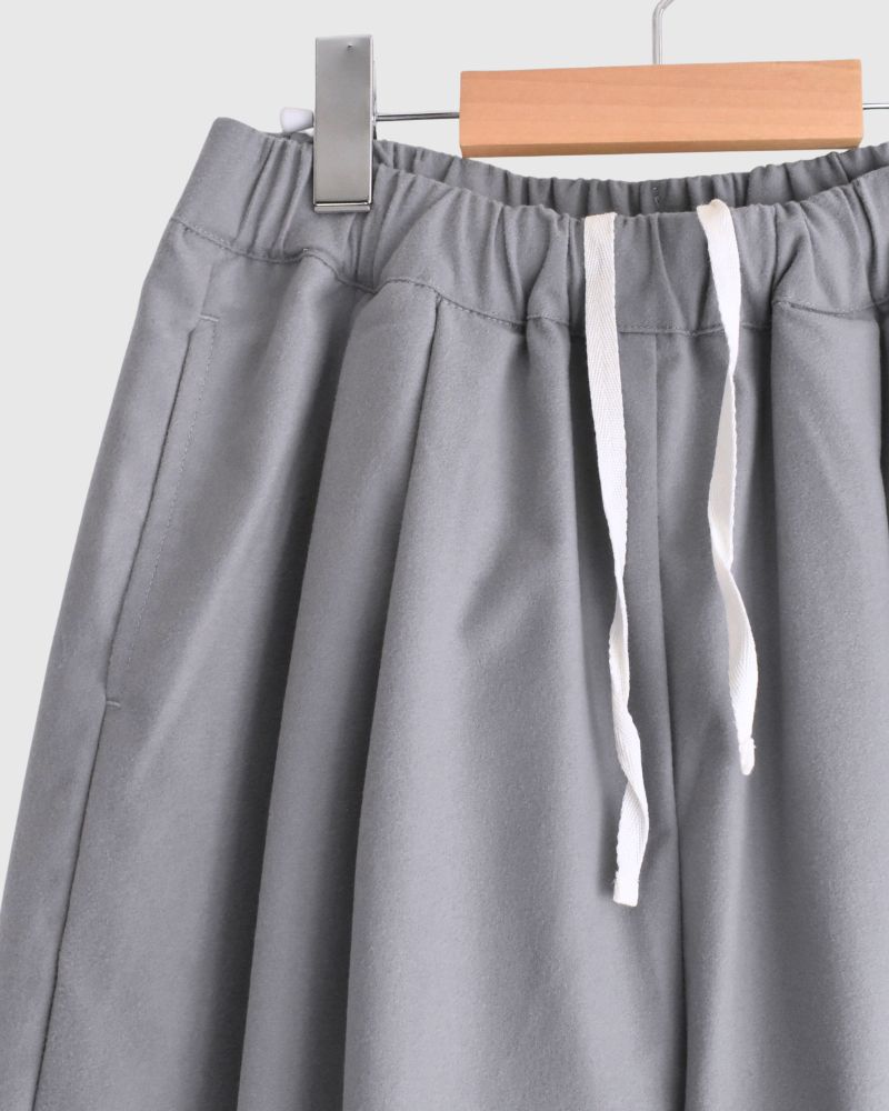 Tuck design pants 'REDI' in LightGray