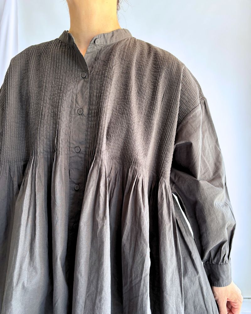 BANDED COLLAR SHIRT WITH MINI PINTUCK in CharcoalGray