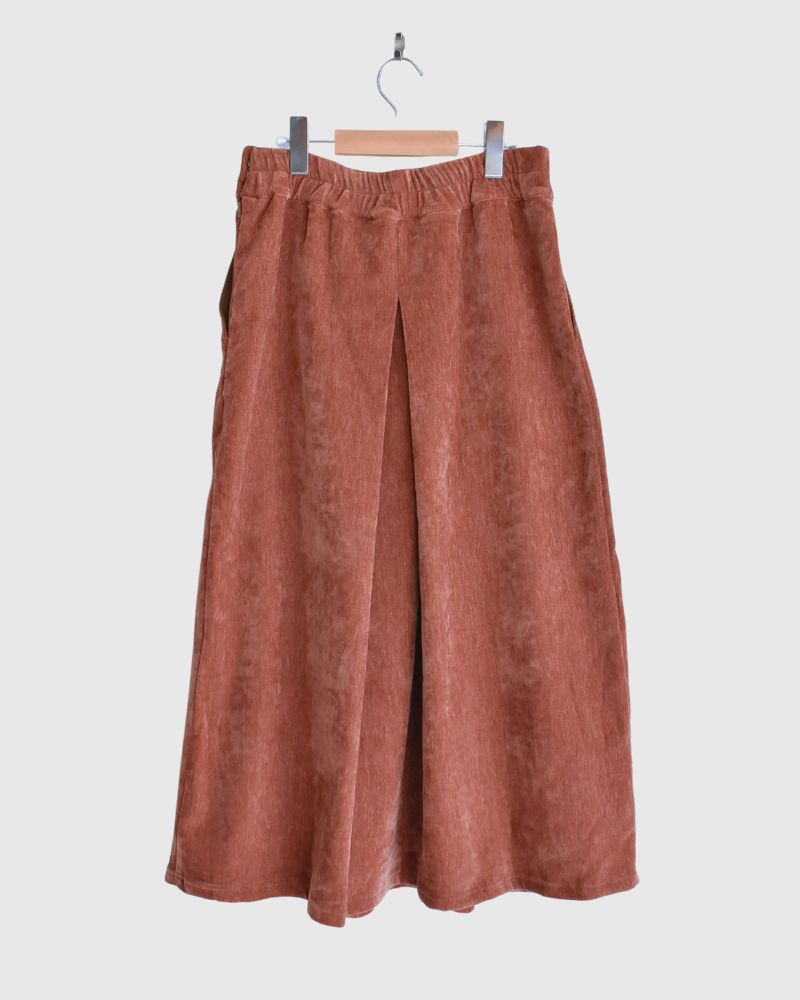 Tuck design skirt 'YELL' in Teracotta