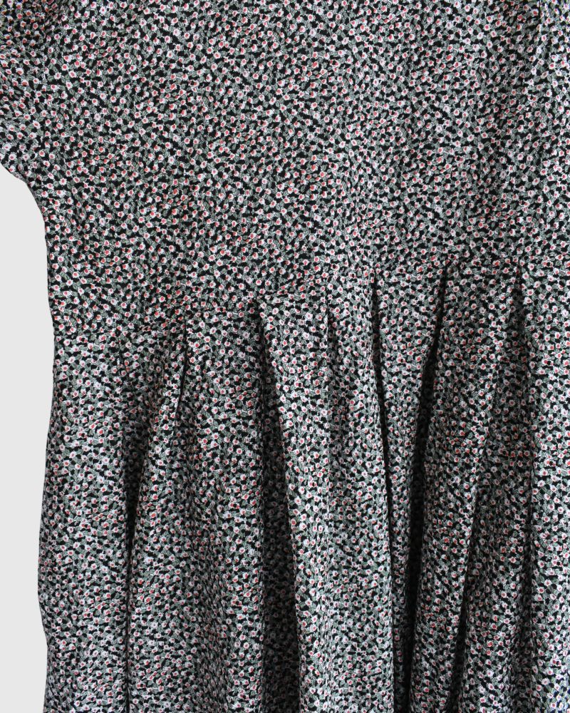 Small Flower Tuck Dress in BlackFlower