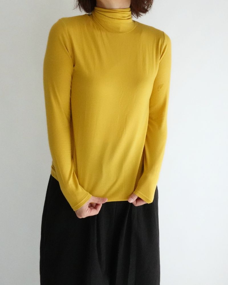 ROBE de PEAU Turtleneck Pullover 