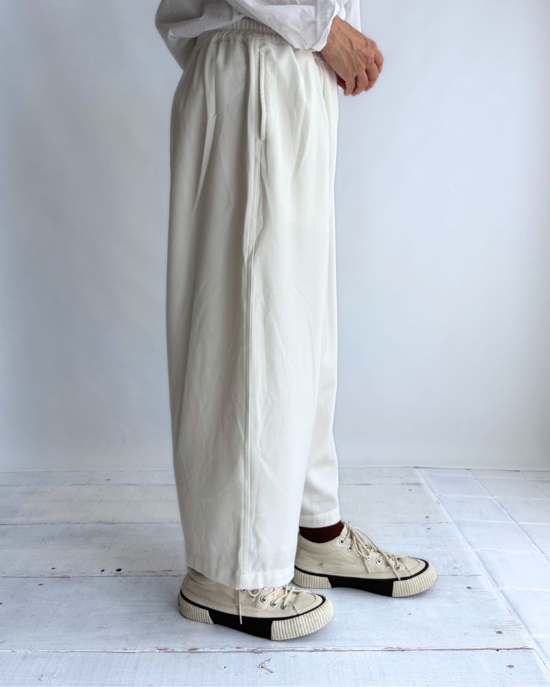 Loose silhouette easy pants 'PESH TR' in OffWhite