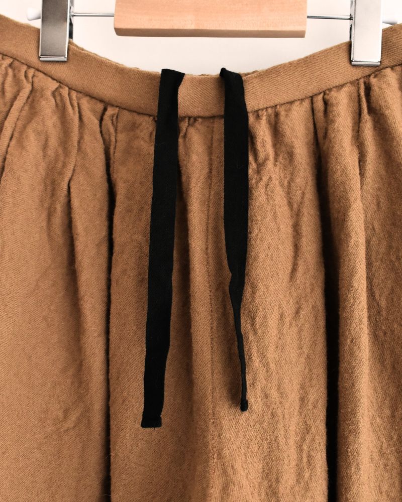 CAMILLE WOOL TUCK PANTS in Camel