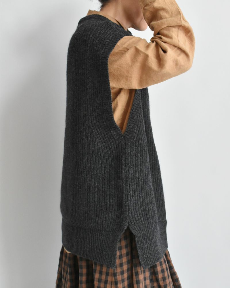 JAPAN RIDGE KNITTING VEST in Charcoal