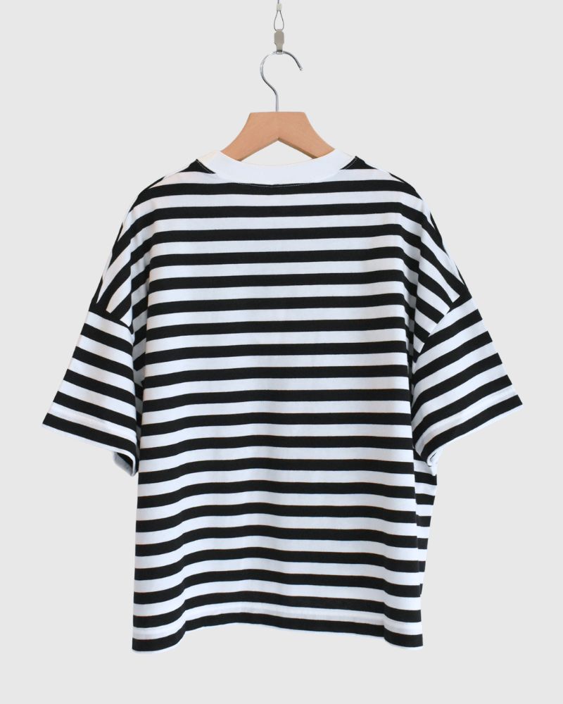 Crew-Neck Slit T-Shirt in Black/White