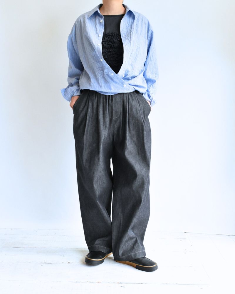 HAKU-DENIM Tuck Pants in Indigo