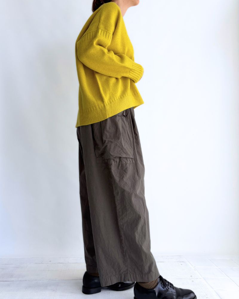 AURA V-neck knit pullover in Yellow