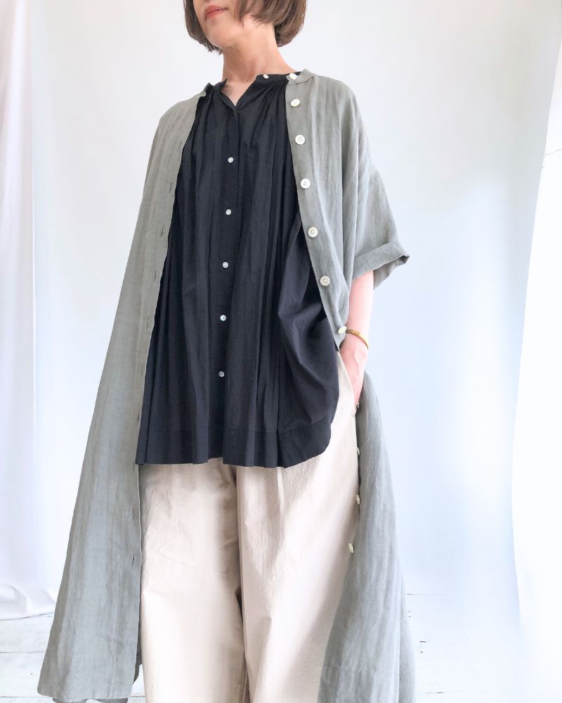 Sleeveless Gathered Blouse in Short