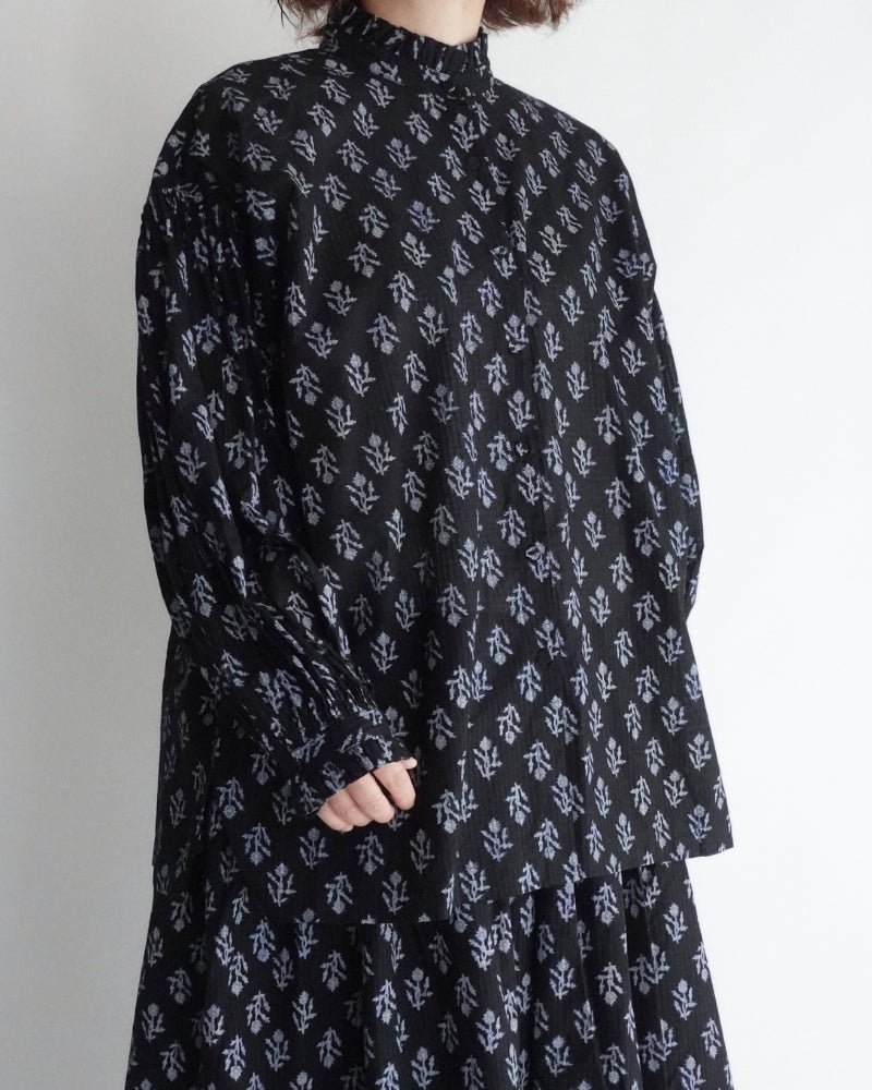 FRILL COLLAR SHIRT WITH MINI PINTUCK in Black
