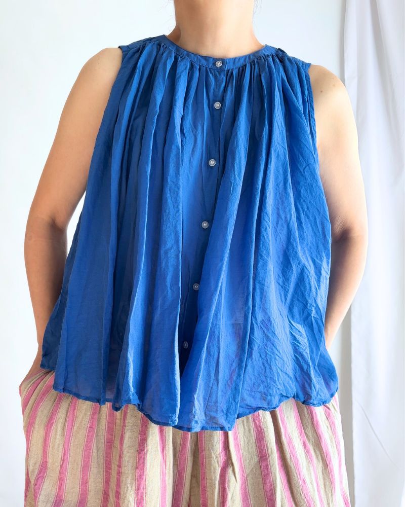 Cotton voile sleeveless gathered blouse in Blue