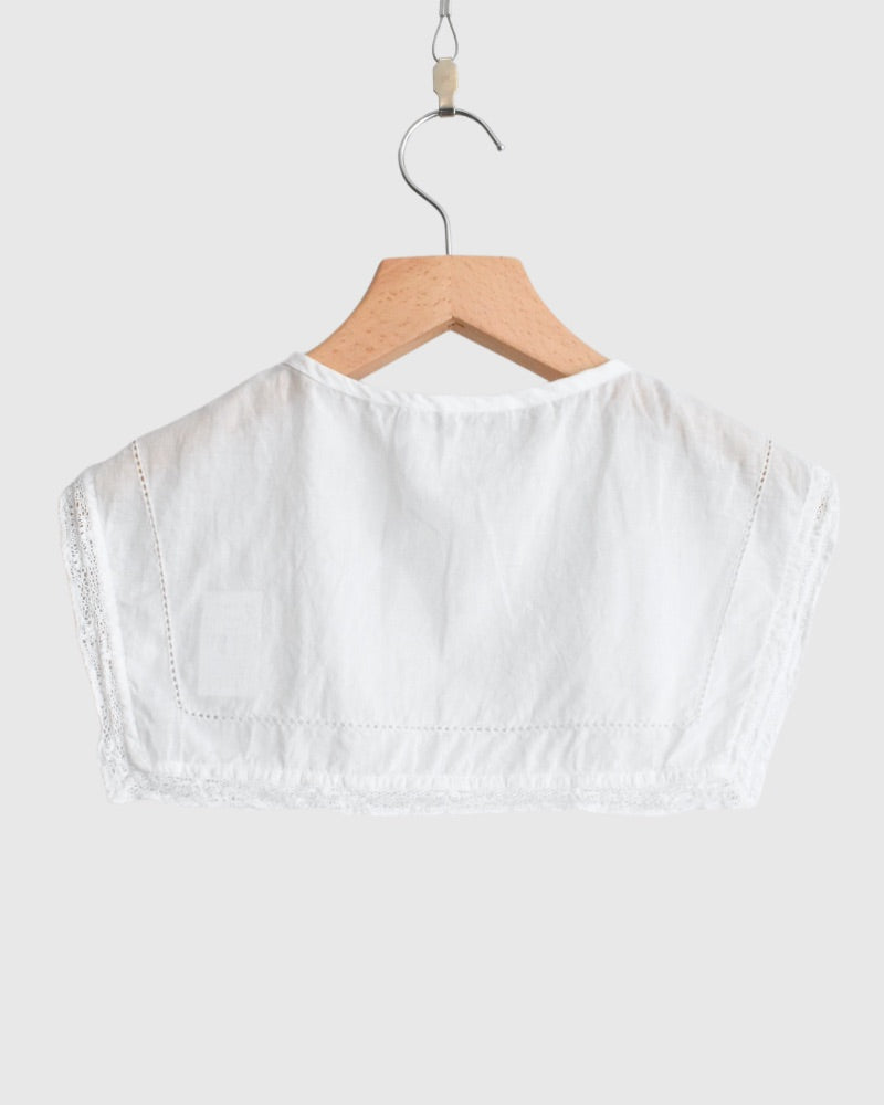 Ladder lace collar in AntiqueWhite