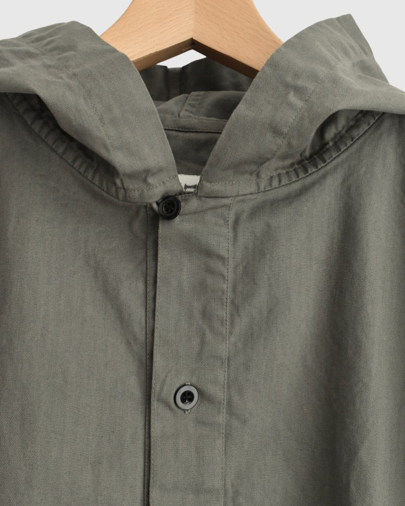COTTON HERRINGBONE WASH HOODED PULLOVER SHIRT in KhakiHerringbone