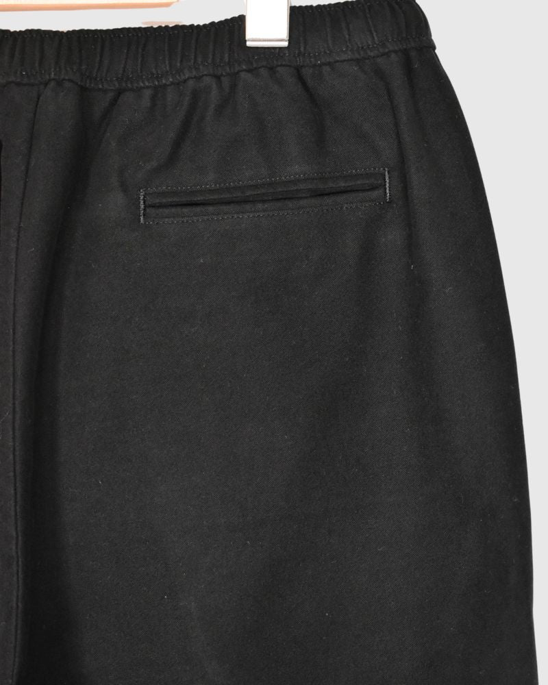 COTTON SUEDE EASY TAPERED PANTS in Black