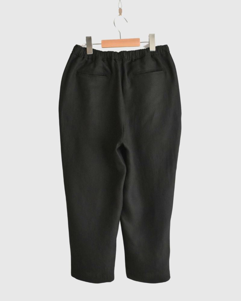 LINEN TWILL EASY TAPERED PANTS in Black