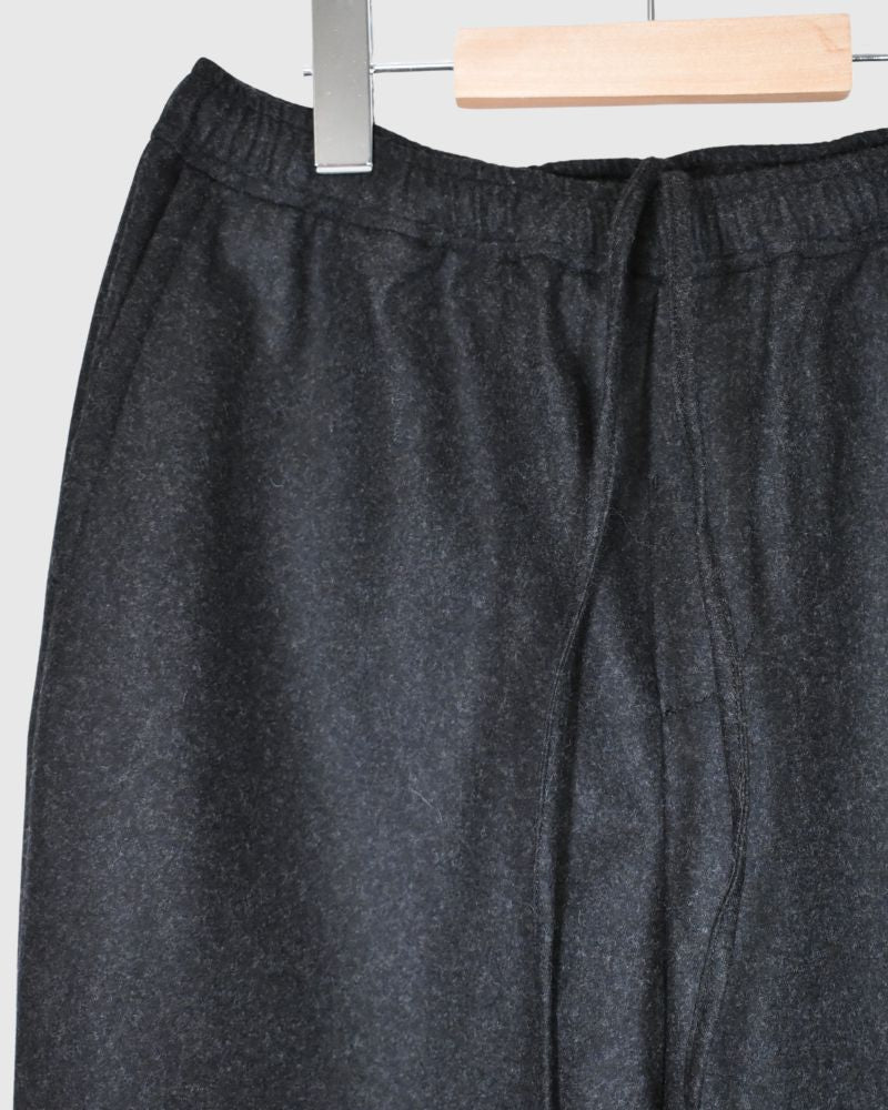 WOOL FLANNEL EASY TAPERED PANTS Charcoal