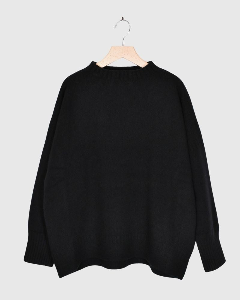 HERIOT Big Silhouette Knit in Black