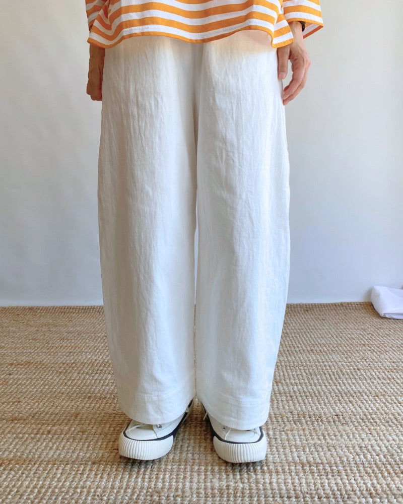 Easy cocoon pants (DENIM) in White