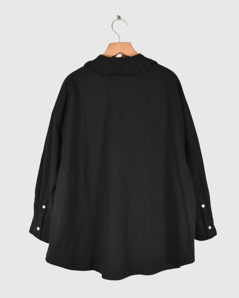 PLEATED COLLAR SHIRT in Black