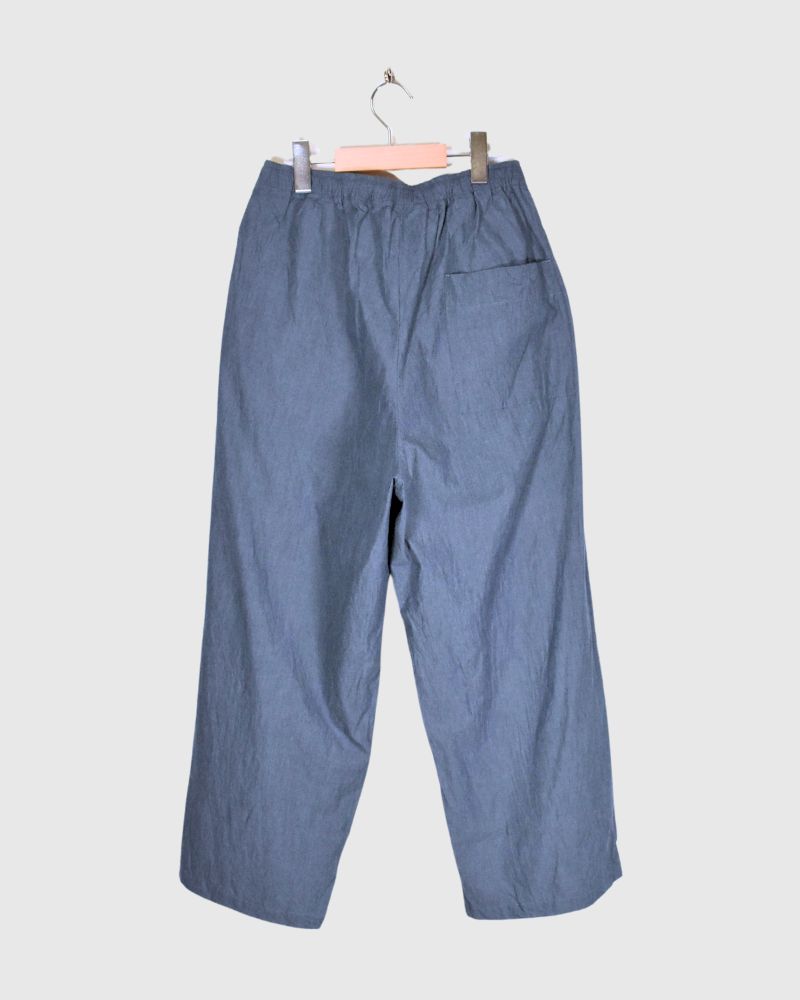 Volume tuck pants in Indigo