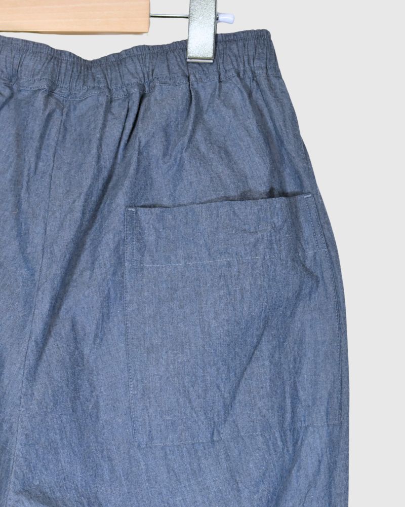 Volume tuck pants in Indigo