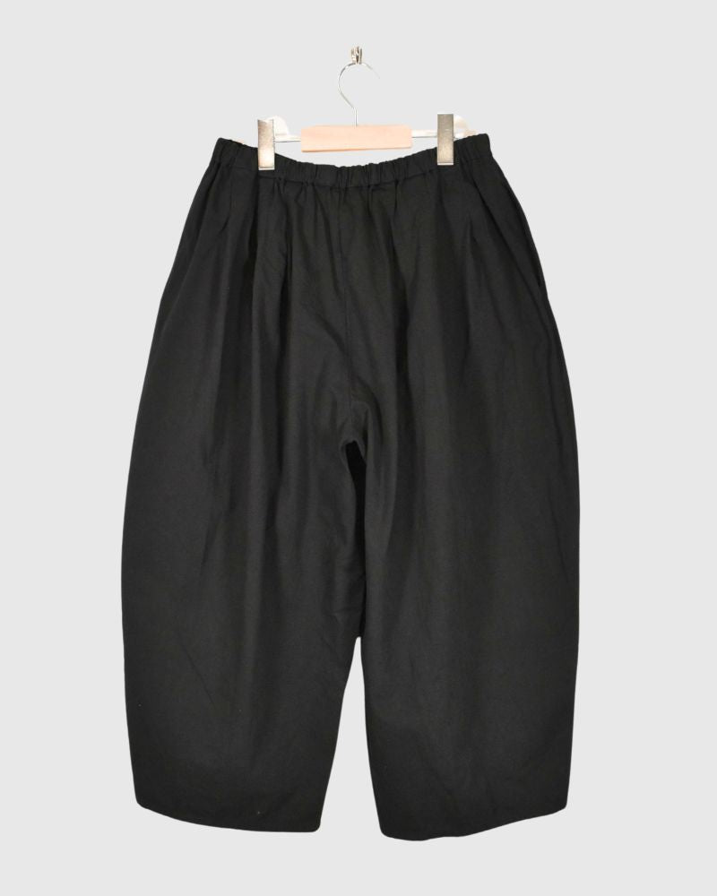 CAMILLE TUCK PANTS in Noir