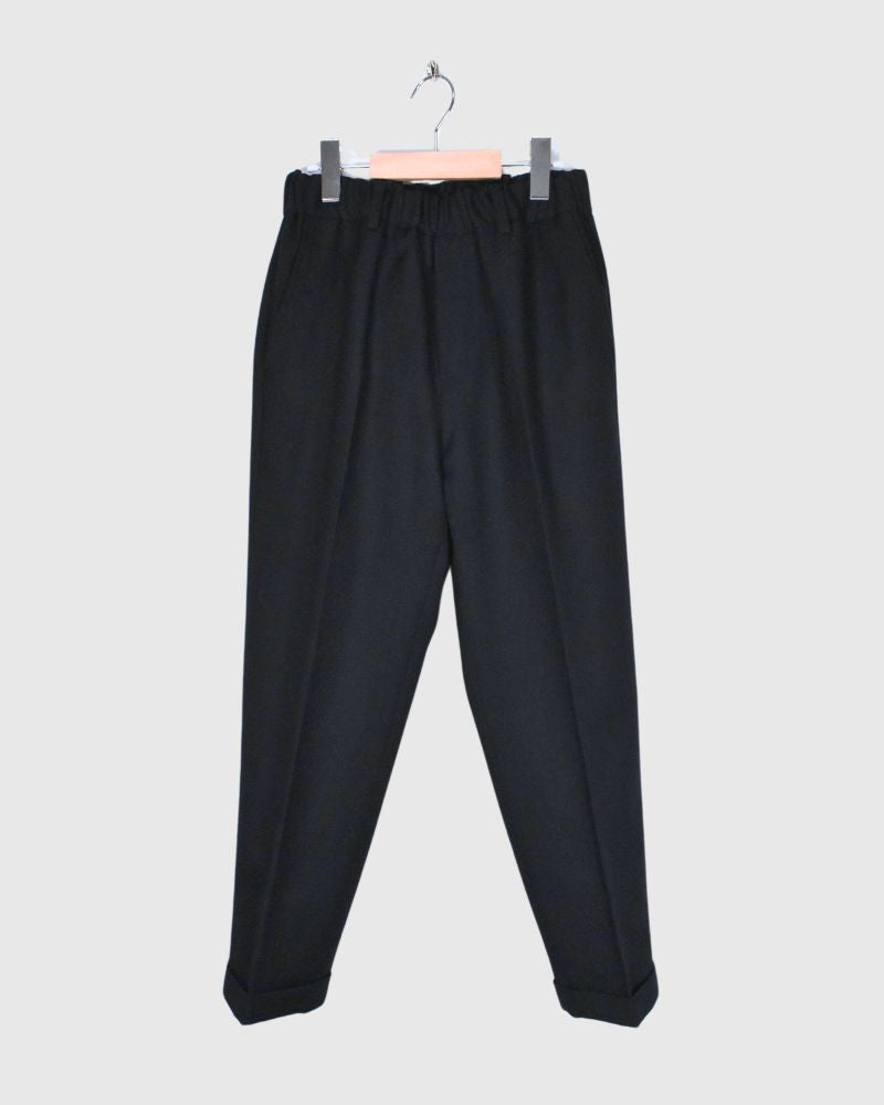 ROBIN-WO Center Pleated Tapered Pants in Navy