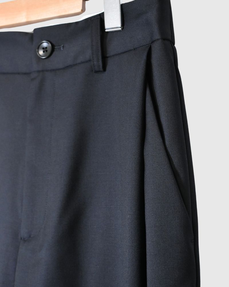 SAND-TRO Tucked Wide Pants in Navy