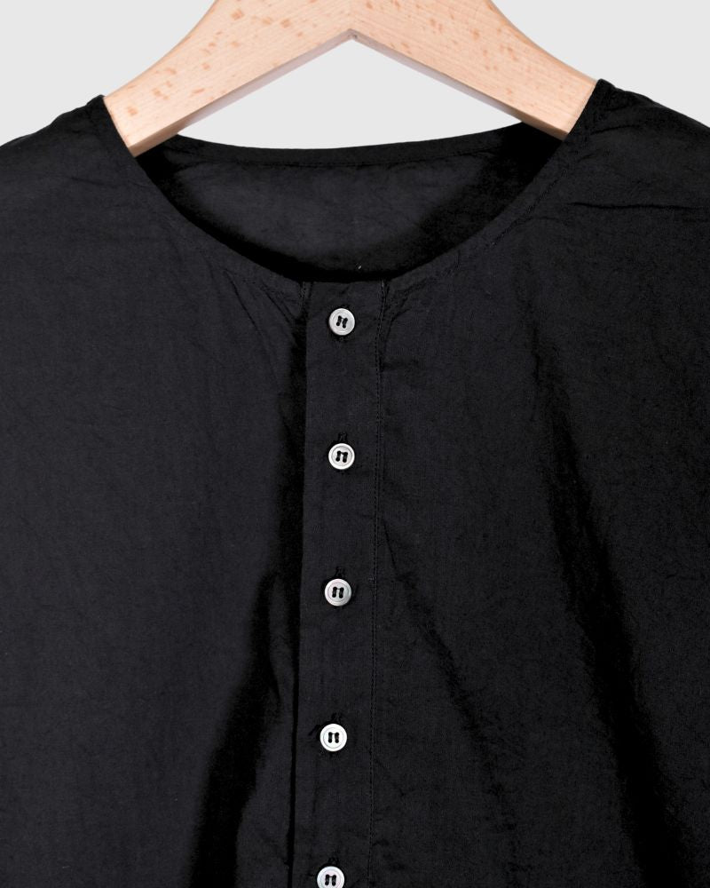 Side-Switching Shirt in Black