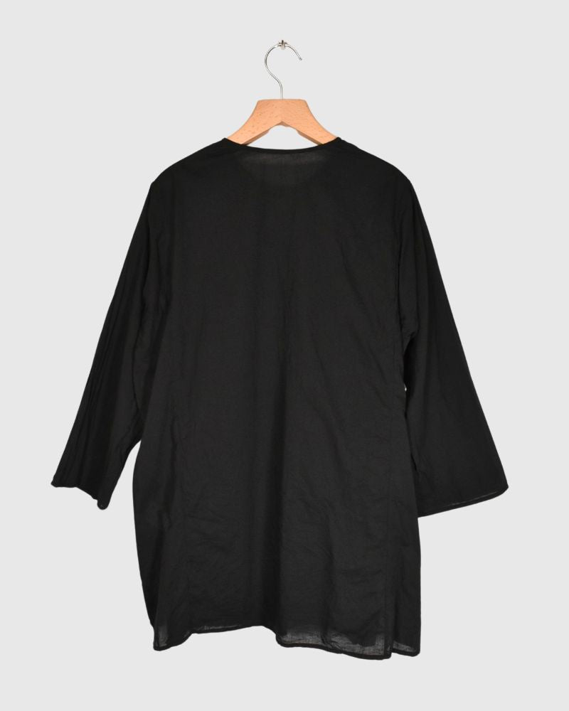 Side-Switching Shirt in Black