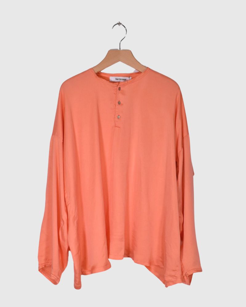 Fibrillated Satin Henley Neck Shirt in S.Pink