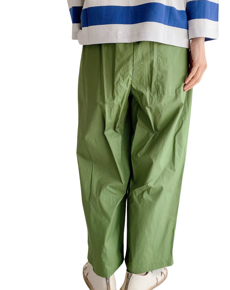 HAKAMA-POPLIN Tuck Easy Pants in Green